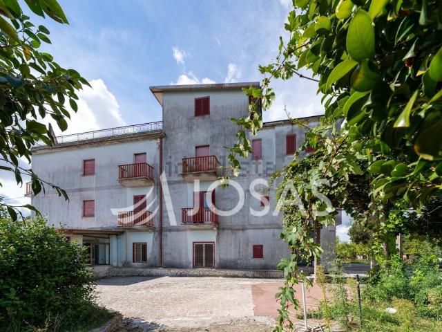 Villetta indipendente in vendita di 2150 m² in Via Colle Mazzone