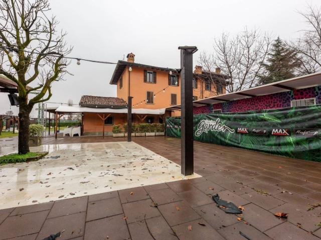 Villetta indipendente in vendita di 1236 m² in Via Guzzanica, 41