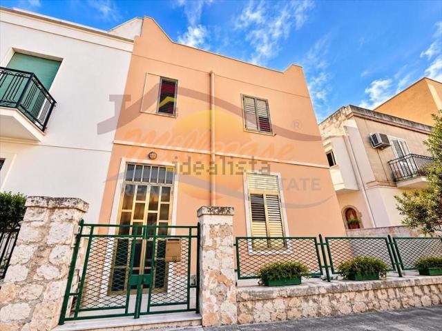 Villetta indipendente in vendita di 124 m² in Via Daniele Monteleoni