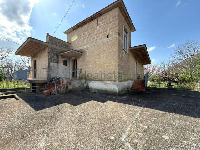 Villetta indipendente in vendita di 125 m² in Via Cerqueto