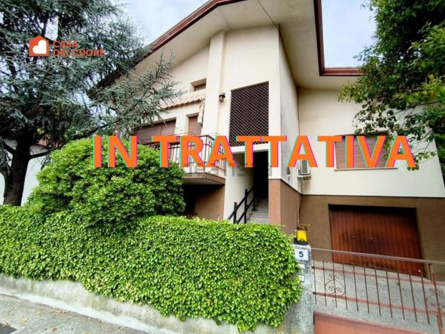 Villetta indipendente in vendita di 125 m² in Via A. Boito