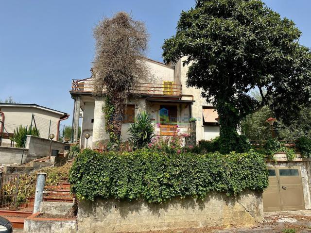 Villetta indipendente in vendita di 125 m² in Via Milloni