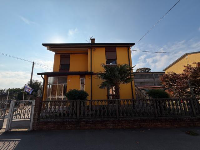 Villetta indipendente in vendita di 125 m² in Via Roma