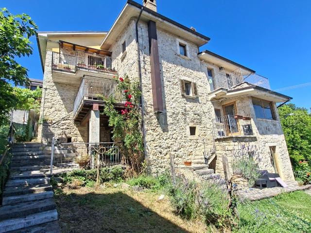 Villetta indipendente in vendita di 125 m² in Frazione Colle