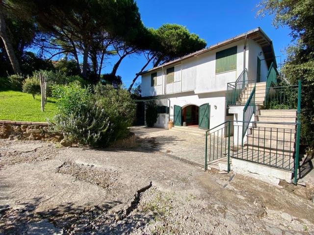 Villetta indipendente in vendita di 125 m² in Lungomare Pontino, 67