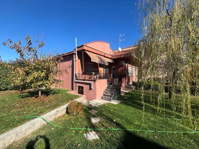 Villetta indipendente in vendita di 127 m² in Via A. Manzoni