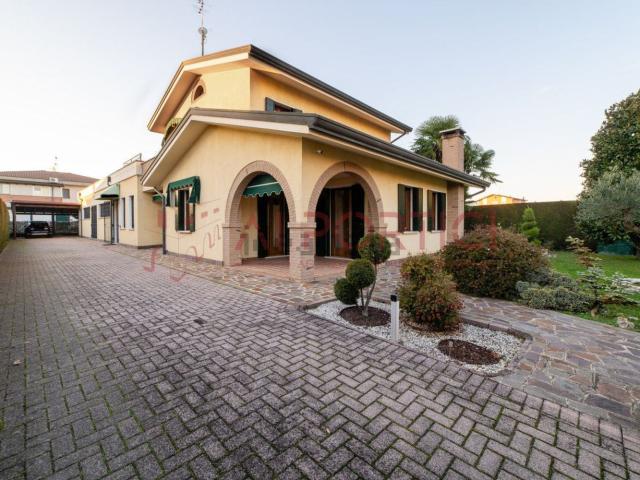 Villetta indipendente in vendita di 127 m² in Via Generale C. A. dalla Chiesa, 20