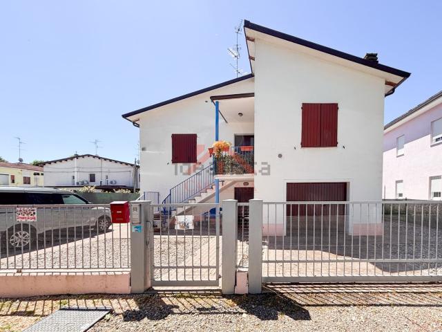 Villetta indipendente in vendita di 127 m² in Via Francesco Petrarca
