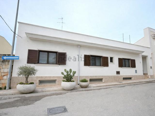 Villetta indipendente in vendita di 128 m² in Via Salvatore Quasimodo