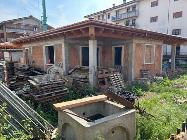 Villetta indipendente in vendita di 128 m² in Via Tevere