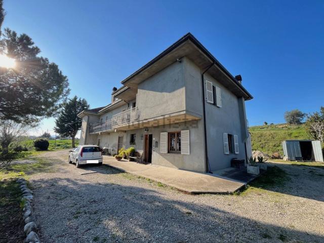 Villetta indipendente in vendita di 128 m² in Contrada San Lazzaro, 104