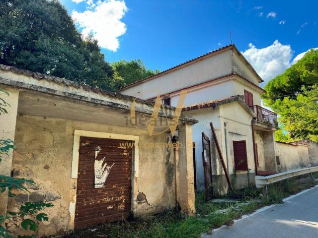 Villetta indipendente in vendita di 1294 m² in Strada Provinciale 149