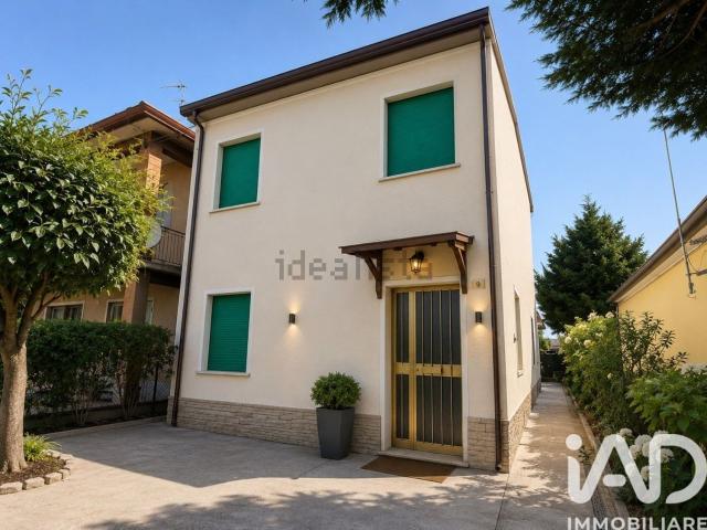 Villetta indipendente in vendita di 129 m² in Località Tenuta Randola