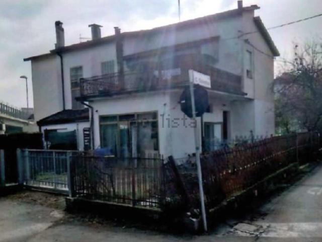 Villetta indipendente in vendita di 130 m² in Via C Colombo, 1