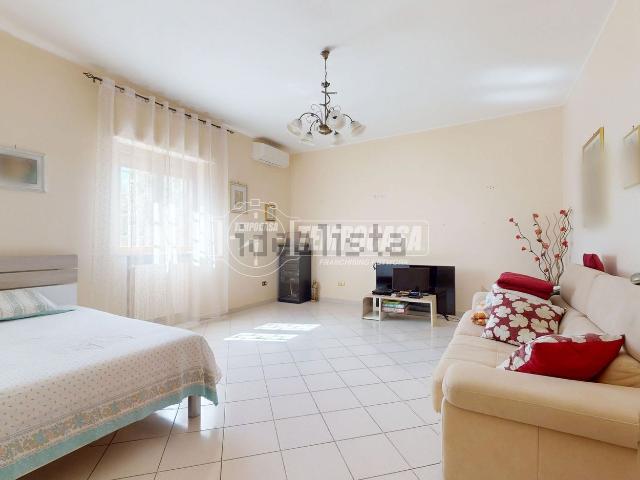 Villetta indipendente in vendita di 130 m² in Via Cantù Cesare