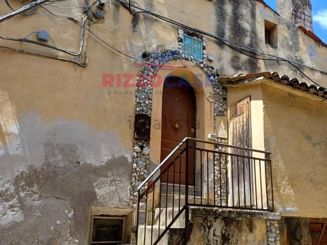 Villetta indipendente in vendita di 130 m² in Via G. Rije