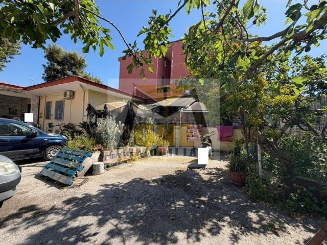 Villetta indipendente in vendita di 130 m² in Via G. Romagnosi