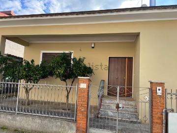 Villetta indipendente in vendita di 130 m² in Via Grazia Deledda, 15
