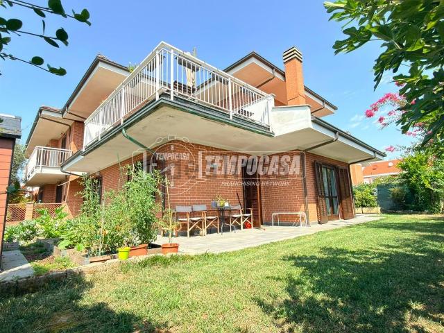 Villetta indipendente in vendita di 270 m² in Via dei Ronchi