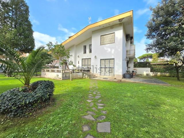 Villetta indipendente in vendita di 130 m² in Via Francesco degli Albizi