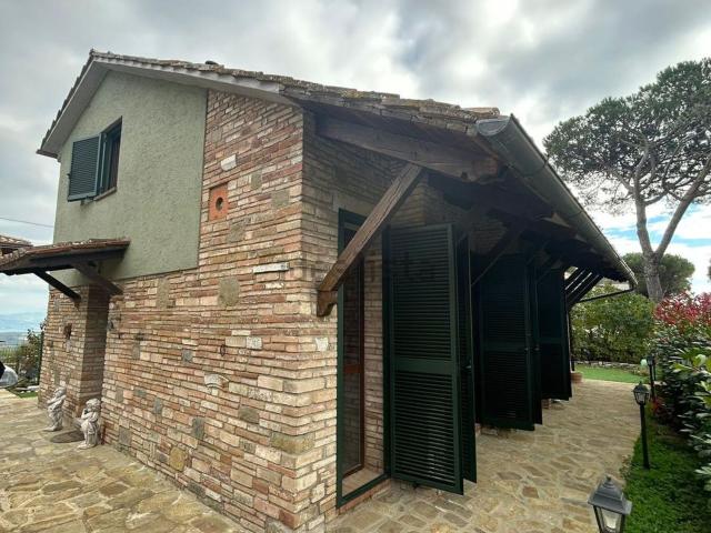 Villetta indipendente in vendita di 130 m² in Via IV Novembre, 15