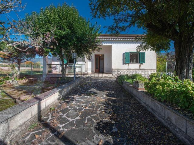 Villetta indipendente in vendita di 130 m² in Via Molise, 3