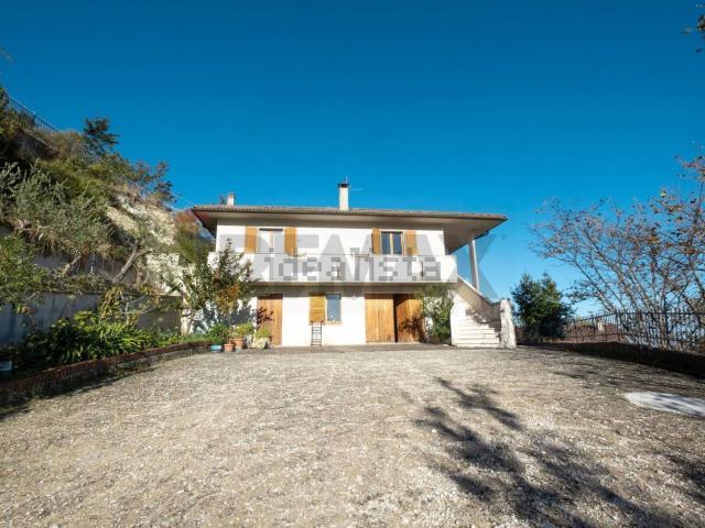 Villetta indipendente in vendita di 130 m² in Via Monaci Silvestrini, 21