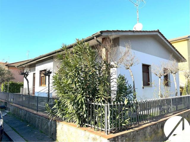 Villetta indipendente in vendita di 130 m² in Via dei Frosini, 12