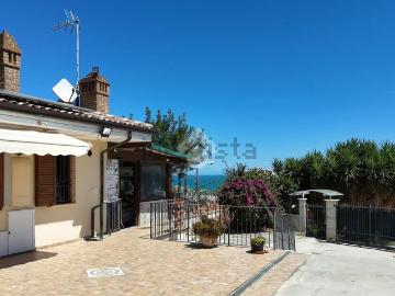 Villetta indipendente in vendita di 130 m² in Via San Francesco D&apos Assisi, 2