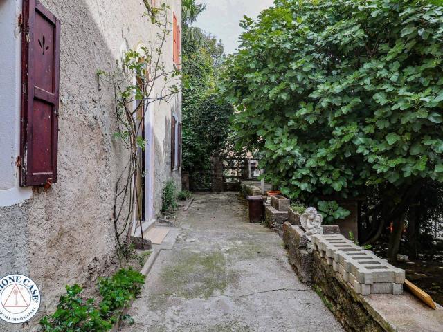 Villetta indipendente in vendita di 130 m² in Via Rocca, 1
