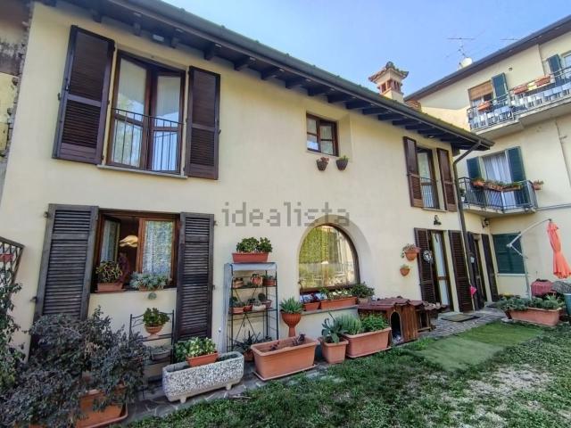 Villetta indipendente in vendita di 130 m² in Via U. Foscolo