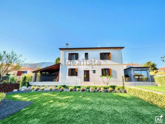 Villetta indipendente in vendita di 130 m² in Viale Cerquestrette, 171