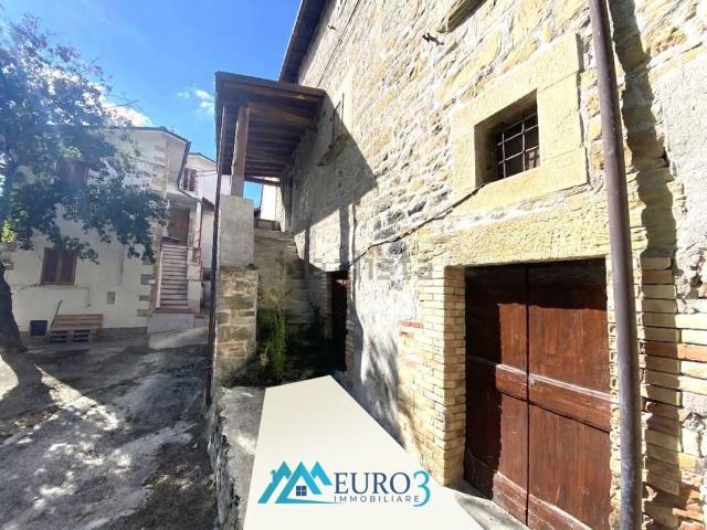 Villetta indipendente in vendita di 130 m² in Frazione Cerreto, 57