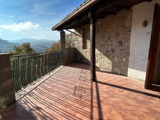 Villetta indipendente in vendita di 130 m² in Frazione Fogliano, 1