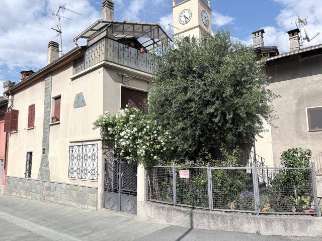 Villetta indipendente in vendita di 130 m² in Frazione La Place, 8