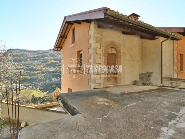 Villetta indipendente in vendita di 130 m² in Strada per Rosara, 194