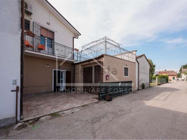 Villetta indipendente in vendita di 131 m² in Via Martiri, 249