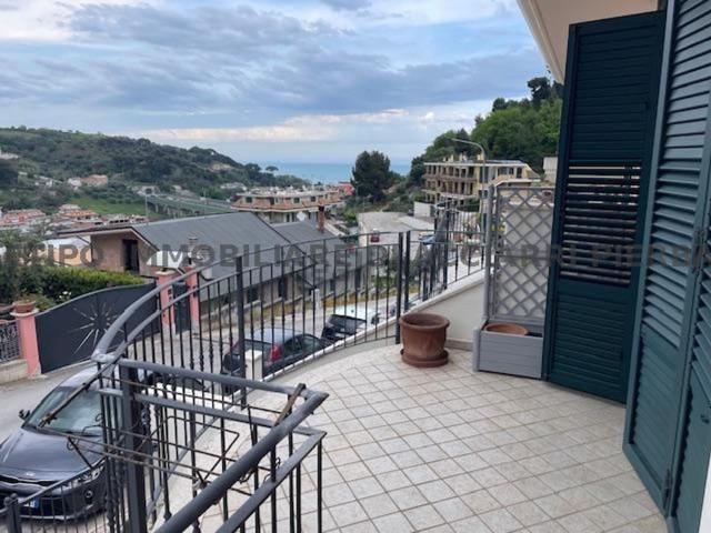 Villetta indipendente in vendita di 131 m² in Via Toscana