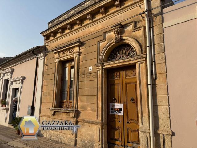 Villetta indipendente in vendita di 132 m² in Via Alessandro Manzoni, 82