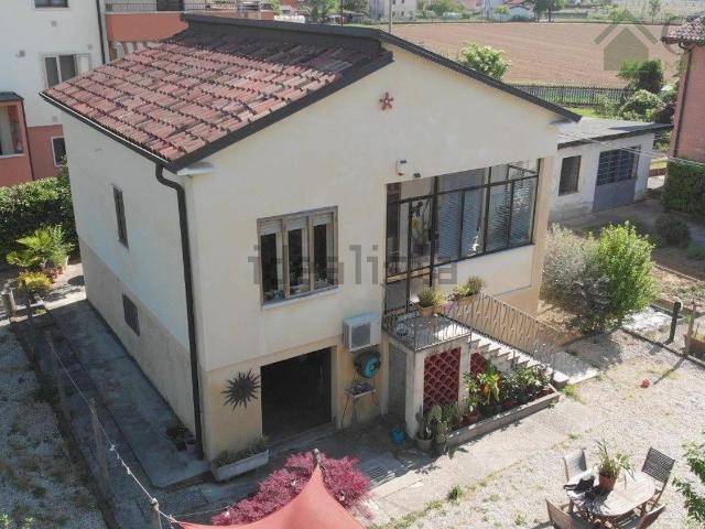 Villetta indipendente in vendita di 132 m² in Via Prospero Alpino, 21