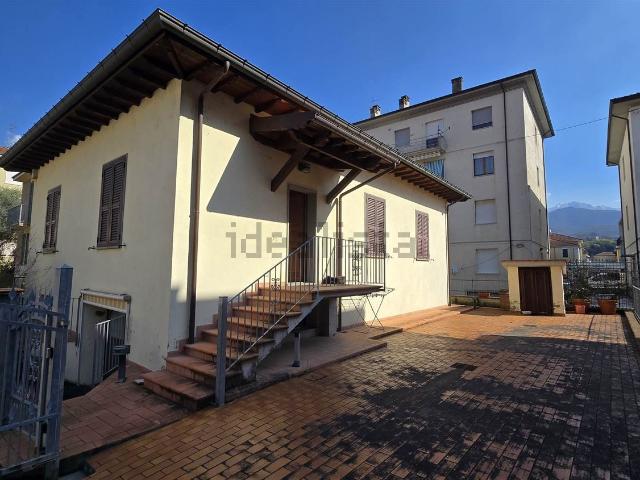 Villetta indipendente in vendita di 132 m² in Via Roma, 33