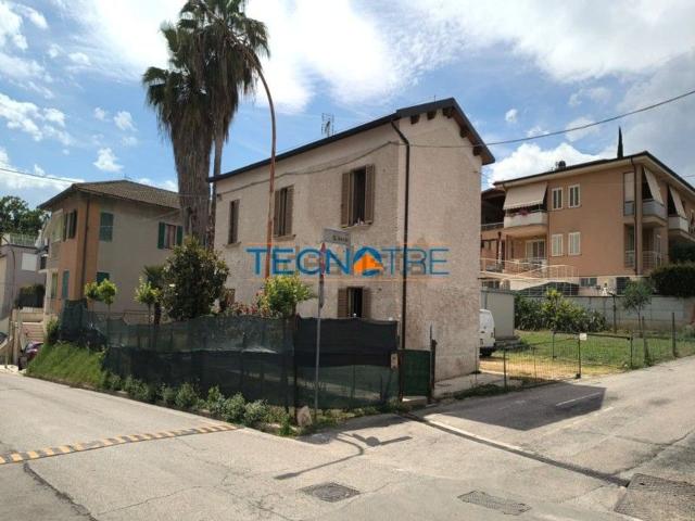 Villetta indipendente in vendita di 134 m² in Via Burrone, 17