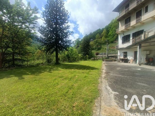 Villetta indipendente in vendita di 1350 m² in Via Roma, 37