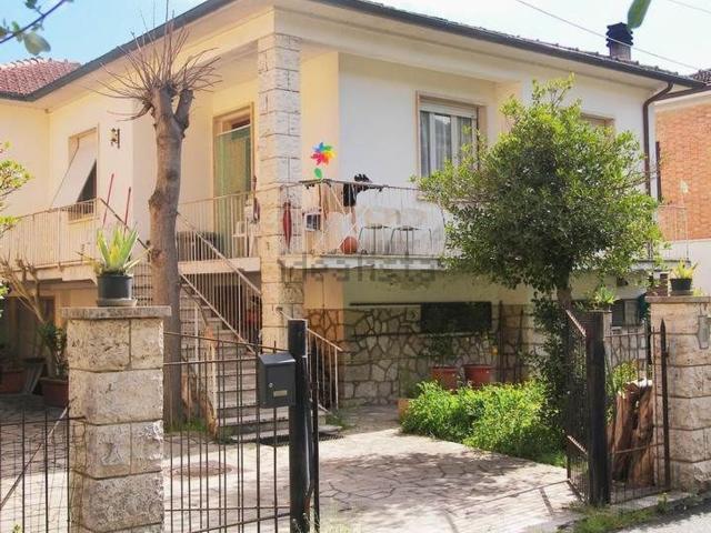 Villetta indipendente in vendita di 135 m² in Via Napoli, 7