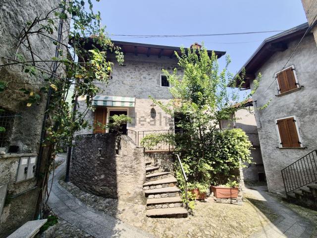 Villetta indipendente in vendita di 135 m² in Via Antica Regina, 46