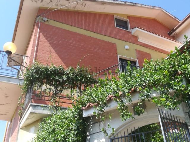 Villetta indipendente in vendita di 135 m² in Via GALLO