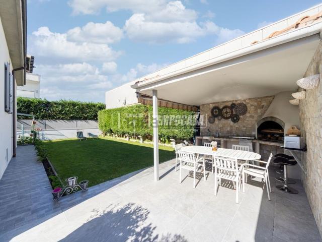 Villetta indipendente in vendita di 135 m² in Via Luigi Settembrini