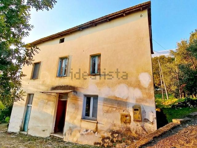Villetta indipendente in vendita di 135 m² in Via Pella