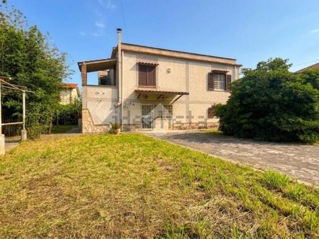 Villetta indipendente in vendita di 136 m² in Strada Macchia Grande, 35