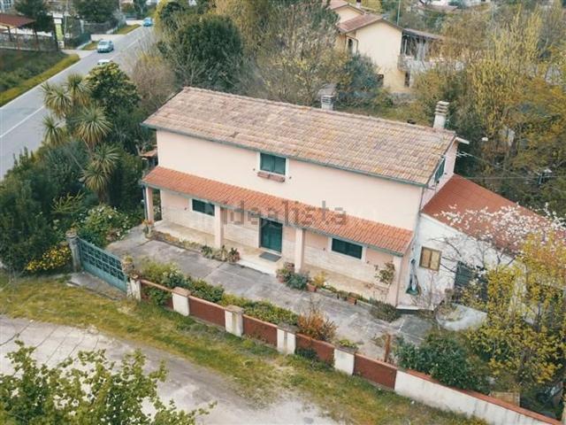 Villetta indipendente in vendita di 137 m² in Via Casilina Sud